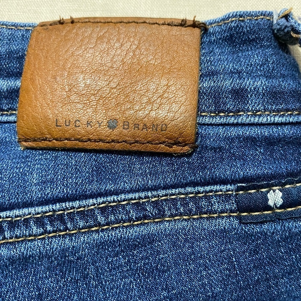Lucky Brand Charlie Skinny Blue Jeans in Size 2/26.  Medium Wash. - Picture 5 of 13